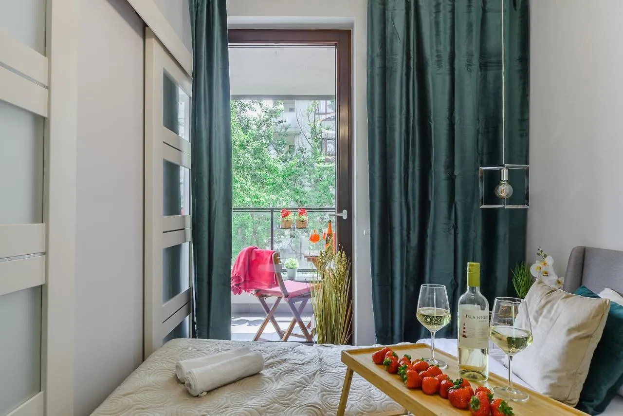 Lumina Apartments Near Warsaw Uprising Museum