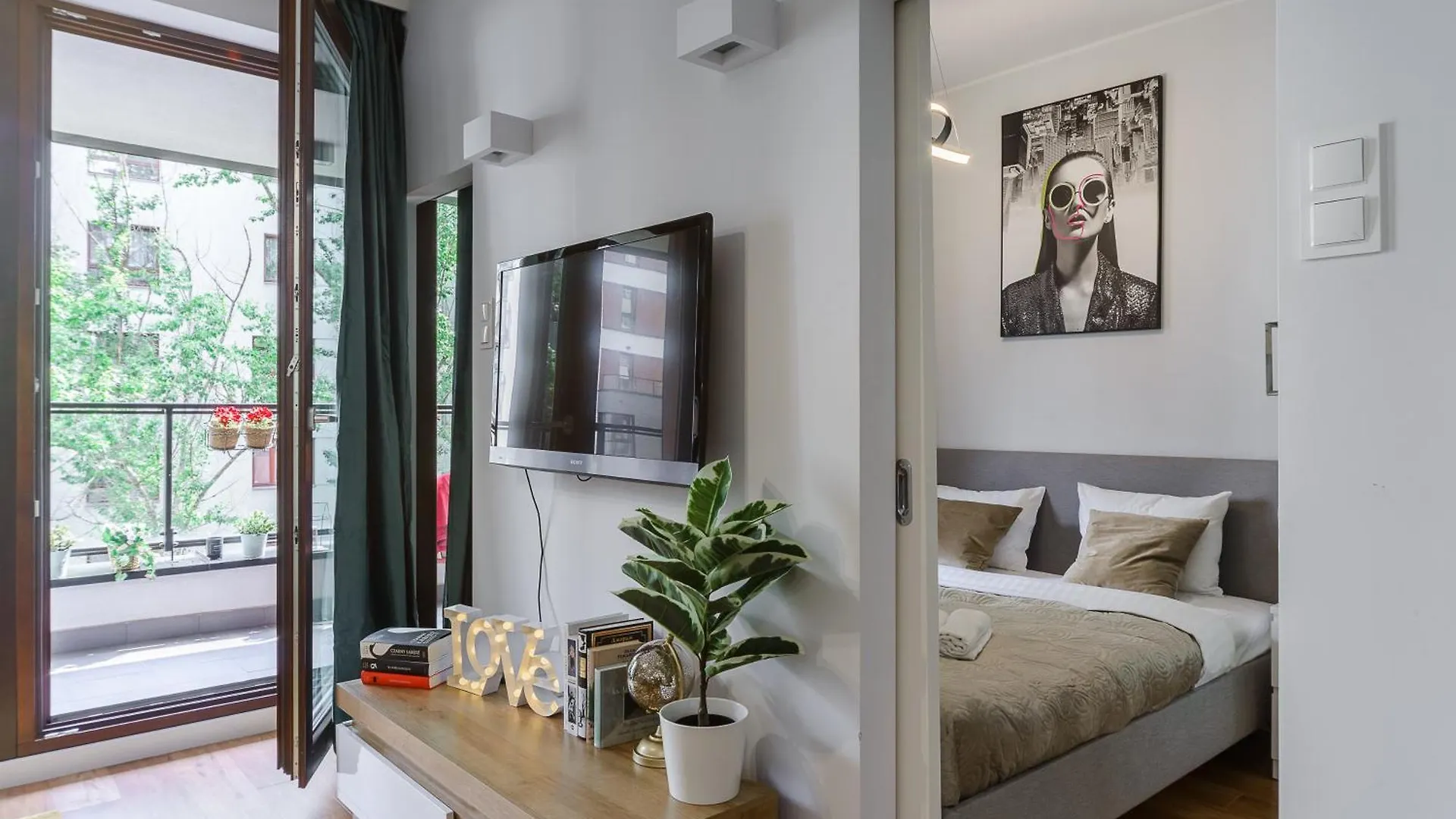 Lumina Apartments Near Warsaw Uprising Museum
