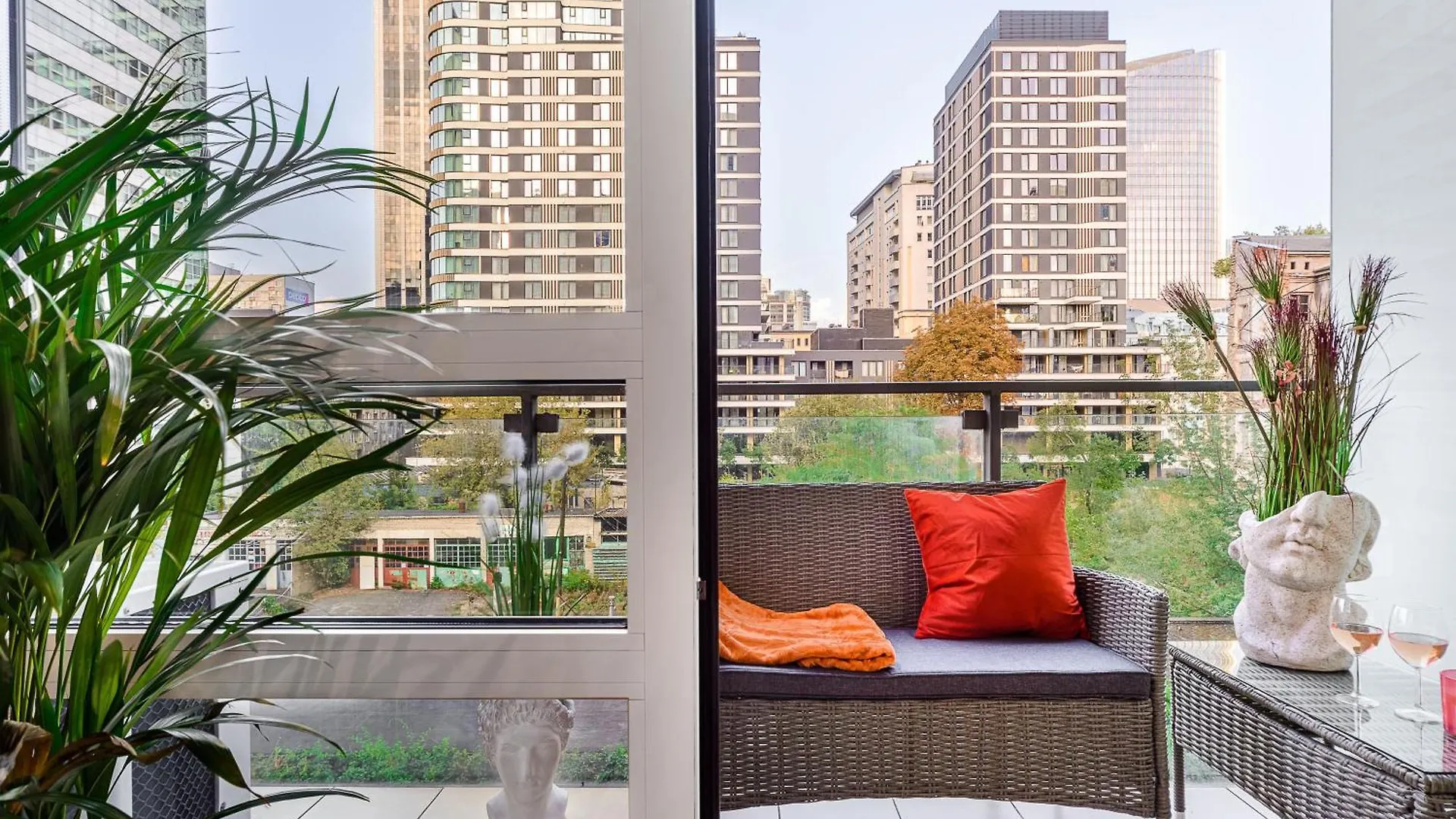 Lumina Apartments Near Warsaw Uprising Museum Poland
